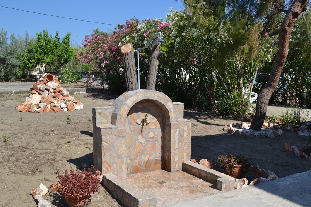Skyros Koxilas Studios Exterior foto